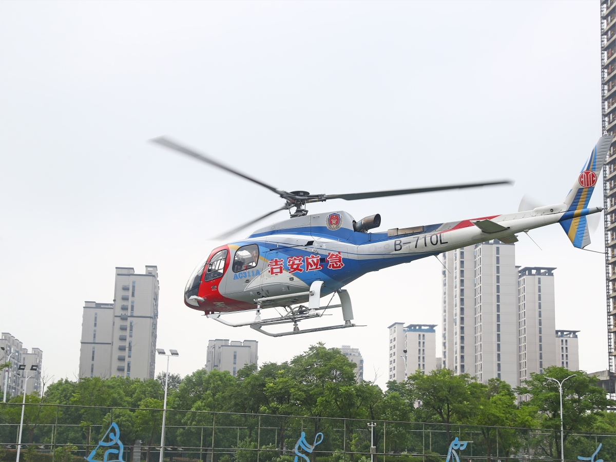 (公开)“吉祥鸟”助力天下首个直升机救援起降点笼罩所有州里的设区市启航 王翔宇摄