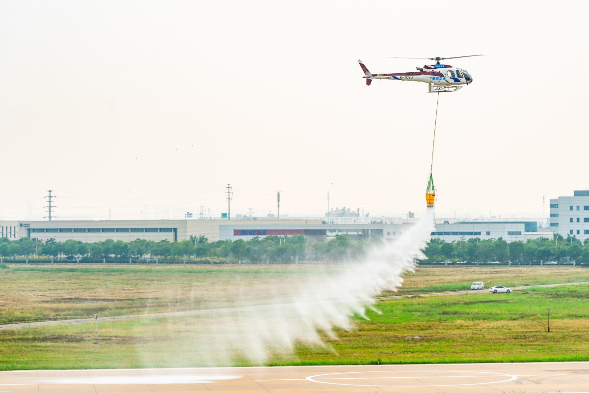 AC311A举行航行预演。摄影：：岳书华-1