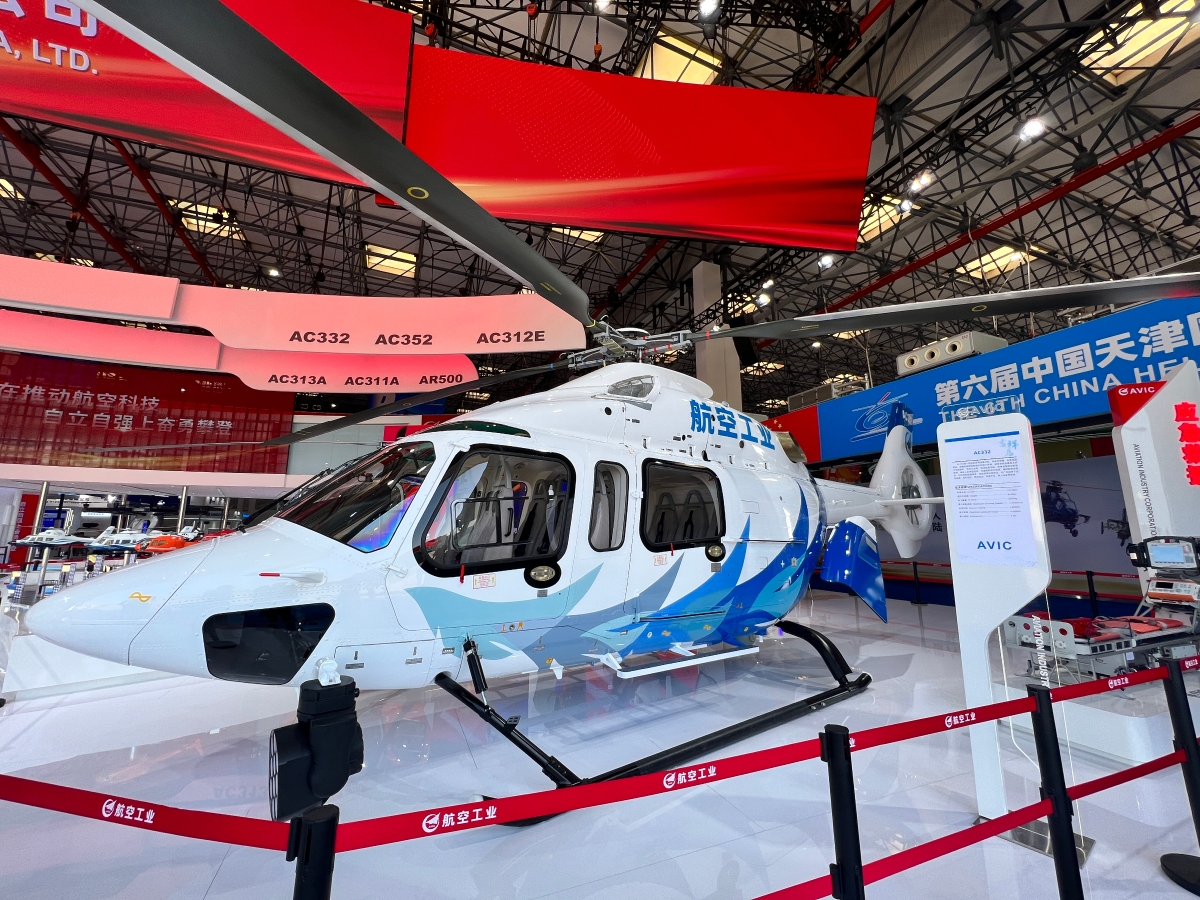 摄影：：：李美静